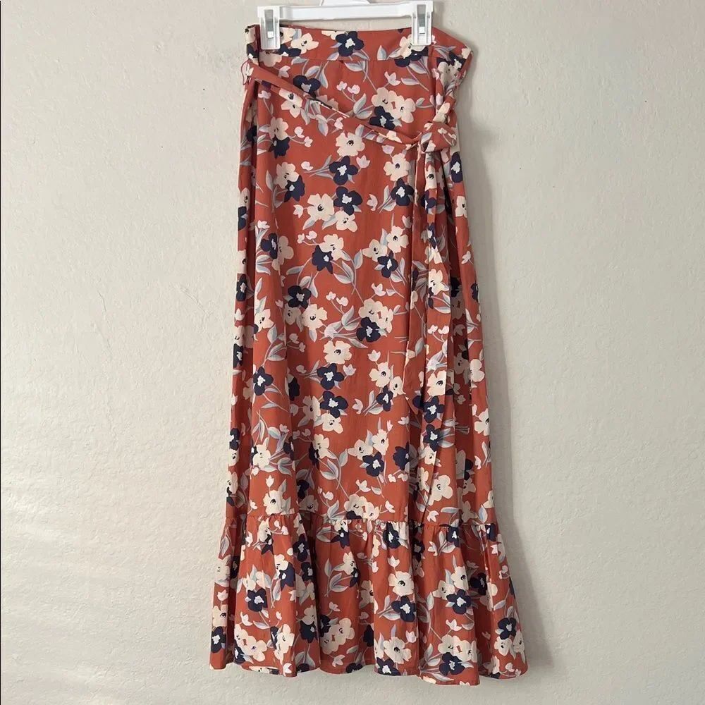 Like New! Gap Floral Maxi Skirt Ruffle in Size 4
